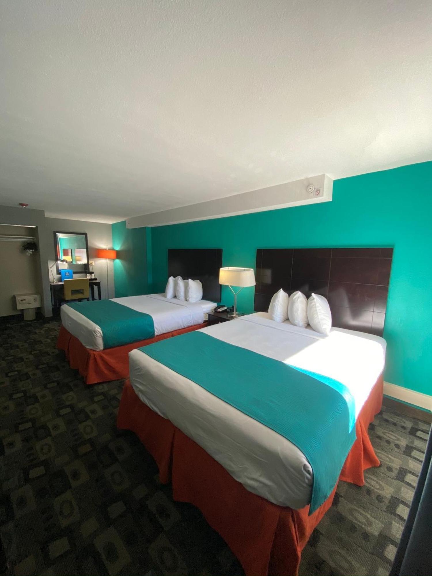 Queen Room with Two Queen Beds - Smoking